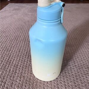 Hydro Flask Gradient Blue and Cream Bottle